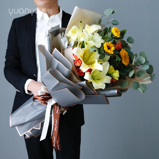 黄百合玫瑰向日葵混搭花束 商品图0