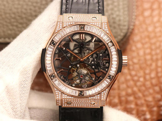 JB宇舶（恒宝）经典融合（CLASSIC FUSION）系列陀飞轮，圈口直径42mm，外壳直径45mm，厚度11.7mm。HUB6010手动上链陀飞轮机芯。 商品图0