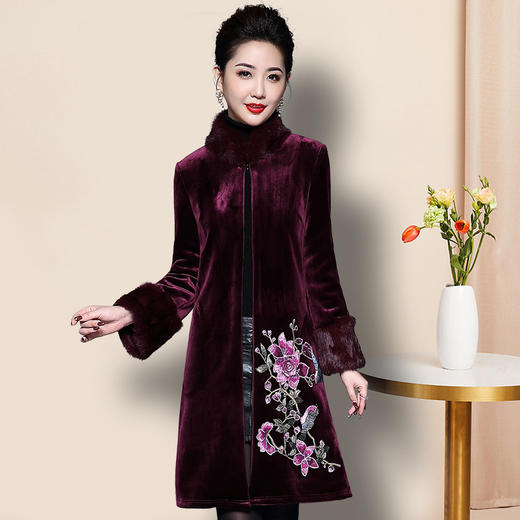 JS-DW8180冬季新款高贵气质妈妈装加厚蚕丝绒兔毛拼接刺绣外套 商品图2