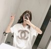 点此购买 香奈儿女款重工烫钻t恤 太136556 商品缩略图2