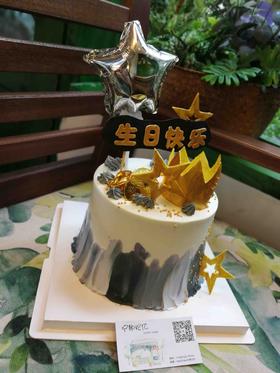 奶油蛋糕 下单前请仔细阅读商品详情 翻糖皇冠 气球 提前一天预定如需增加或者修改文字 请下单备注 