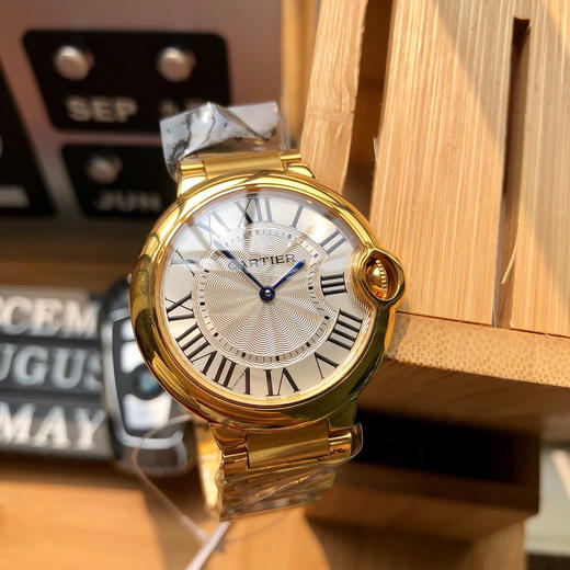   卡地亚 蓝气球系列高版本，中号36mm 中性腕表，男女都可佩戴。316L精钢表壳，鱼眼蓝宝石镜面，瑞士石英机芯 316L精钢表带 原装双按折叠扣 认准独家品质 商品图3