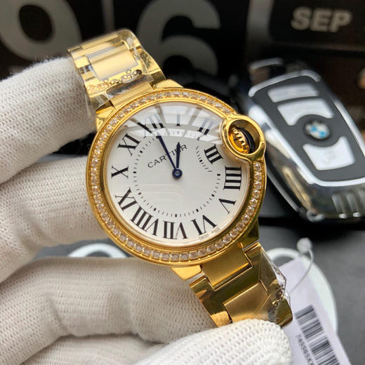    卡地亚 蓝气球系列高版本【钻圈全金款】 中号33mm 女士腕表，316L精钢表壳，鱼眼蓝宝石镜面，瑞士石英机芯 316L精钢表带 原装双按折叠扣 认准独家品质 商品图1