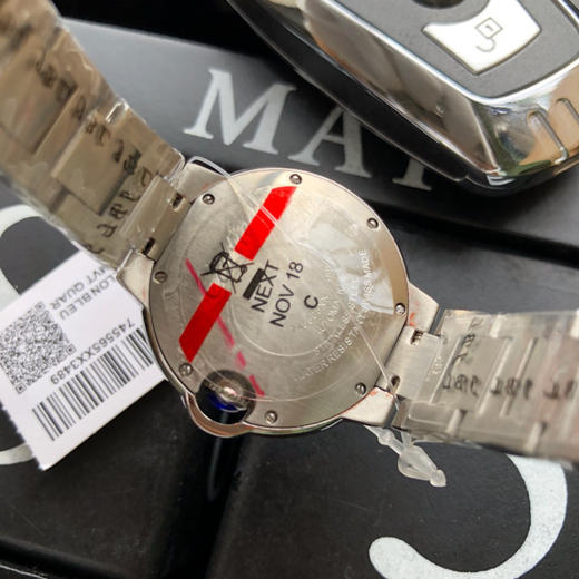    卡地亚 蓝气球系列高版本【钻圈贝母面款】 中号33mm 女士腕表，316L精钢表壳，鱼眼蓝宝石镜面，瑞士石英机芯 316L精钢表带 原装双按折叠扣 认准独家品质 商品图8