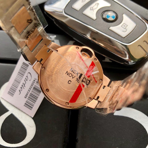    卡地亚 蓝气球系列高版本【钻圈间玫金款】 中号33mm 女士腕表，316L精钢表壳，鱼眼蓝宝石镜面，瑞士石英机芯 316L精钢表带 原装双按折叠扣 认准独家品质 商品图8