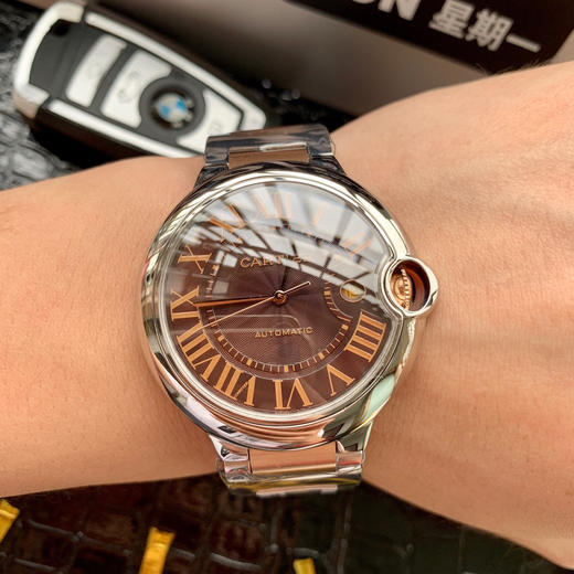 卡地亚 蓝气球系列【间玫金】男款大号42mm 316L精钢表壳，蓝宝石镜面 搭载定制全自动机械机芯 商品图8