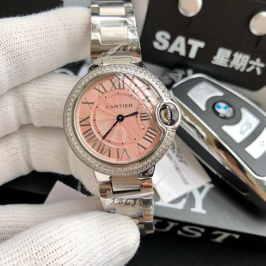    卡地亚 蓝气球系列高版本【钻圈款】 
中号33mm 女士腕表，316L精钢表壳，鱼眼蓝宝石镜面，瑞士石英机芯 316L精钢表带 原装双按折叠扣 认准独家品质 商品图5