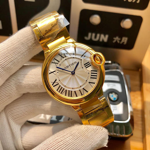    卡地亚 蓝气球系列高版本，中号36mm 中性腕表，男女都可佩戴。316L精钢表壳，鱼眼蓝宝石镜面，瑞士石英机芯 316L精钢表带 原装双按折叠扣 认准独家品质 商品图2