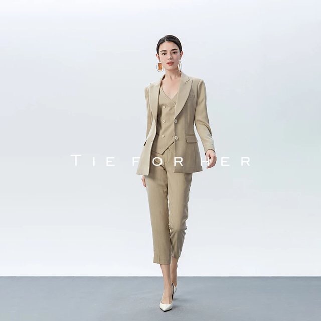 tieforhertf225卡其色白果实扣西服外套女西装套装女士九分裤三件套