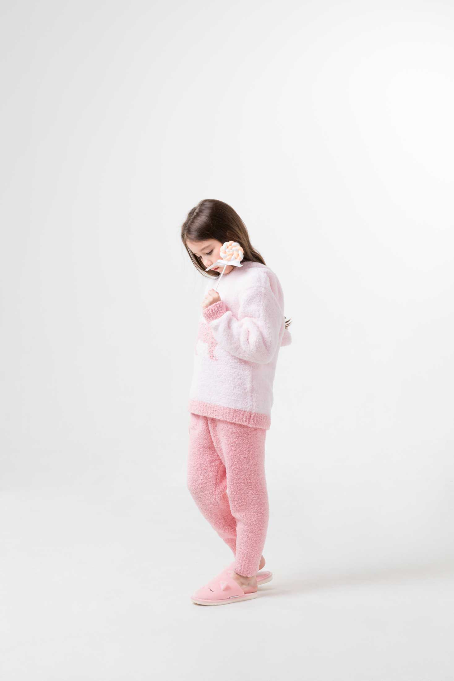 KFH644 女童羽毛纱花豹圆领套装