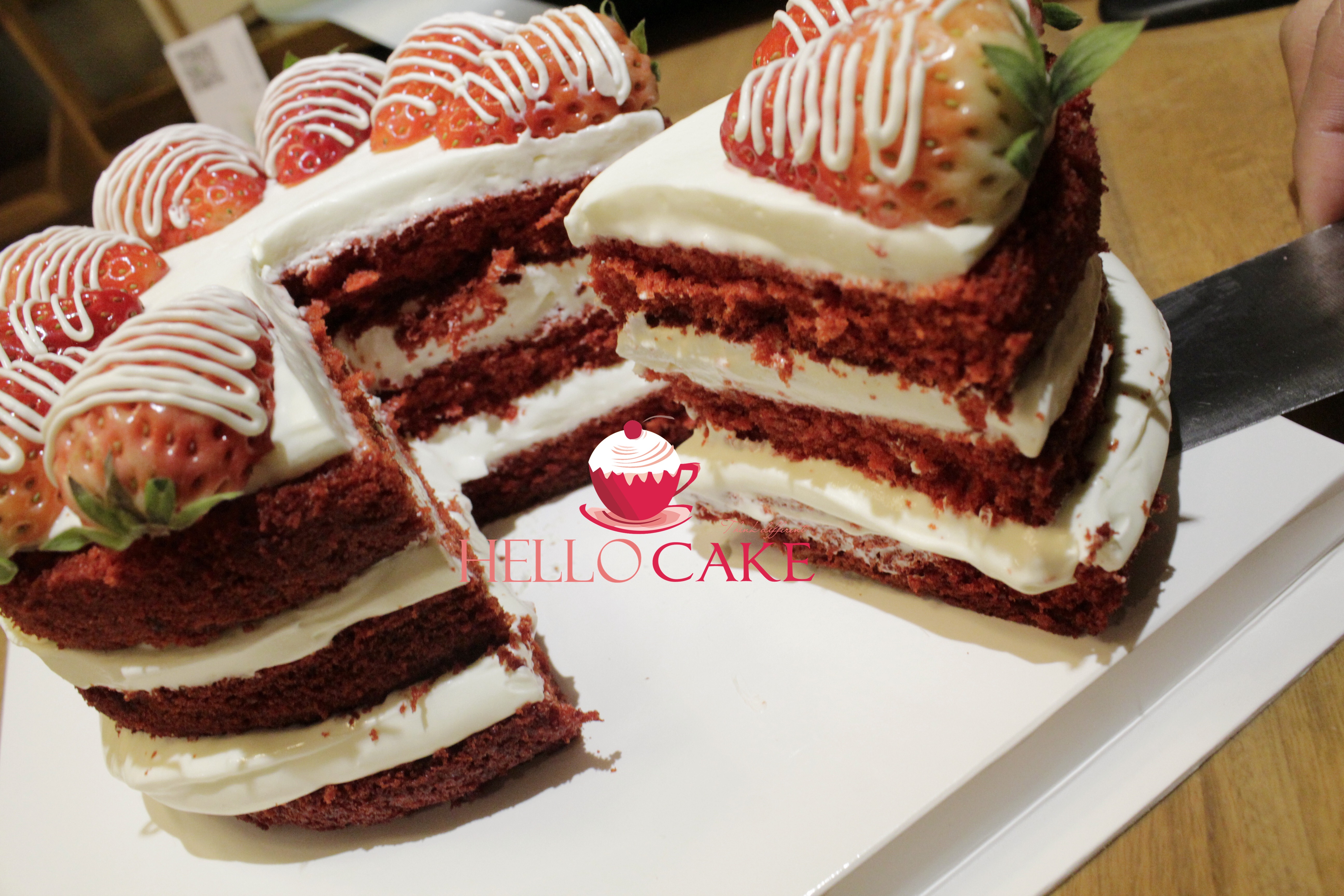     草莓红丝绒裸蛋糕 水果根据应季水果搭配所有奶油蛋糕胚都可以替换为红丝绒 如需更换请联系客服修改订单价格 