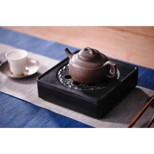木竟 海棠角正方 乌金石 壶承 
16cm*16cm*4cm 商品图1