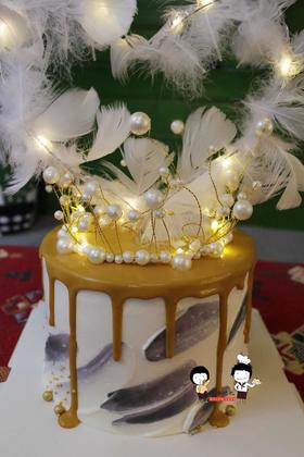 奶油蛋糕 下单前请仔细阅读商品详情珍珠皇冠 羽毛  如需增加或者修改文字 请下单备注