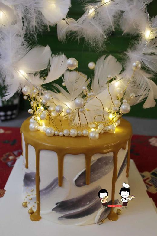 奶油蛋糕 下单前请仔细阅读商品详情珍珠皇冠 羽毛  如需增加或者修改文字 请下单备注 商品图0