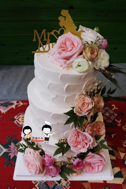 下单前请仔细阅读商品详情 鲜花蛋糕 多层  如需增加或者修改文字 请下单备注 商品图0