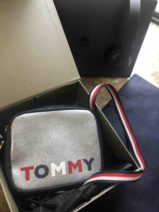 Tommy女款斜挎休闲时尚小包 商品图1