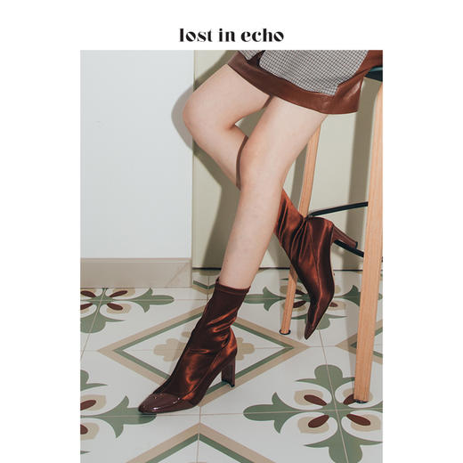 lost in echo2019秋季新款拼漆皮弹力布莱卡短靴 南瓜色尖头高跟女靴 商品图0