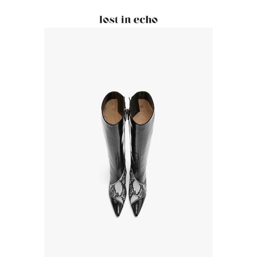 lost in echo2020秋季上新拼蛇纹皮尖头膝下女靴 黑色高跟套筒长靴 商品图3