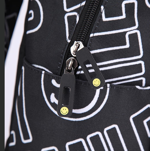 Smiley “百变表情”时尚双肩背包（每天更换不一样的笑脸） 商品图4