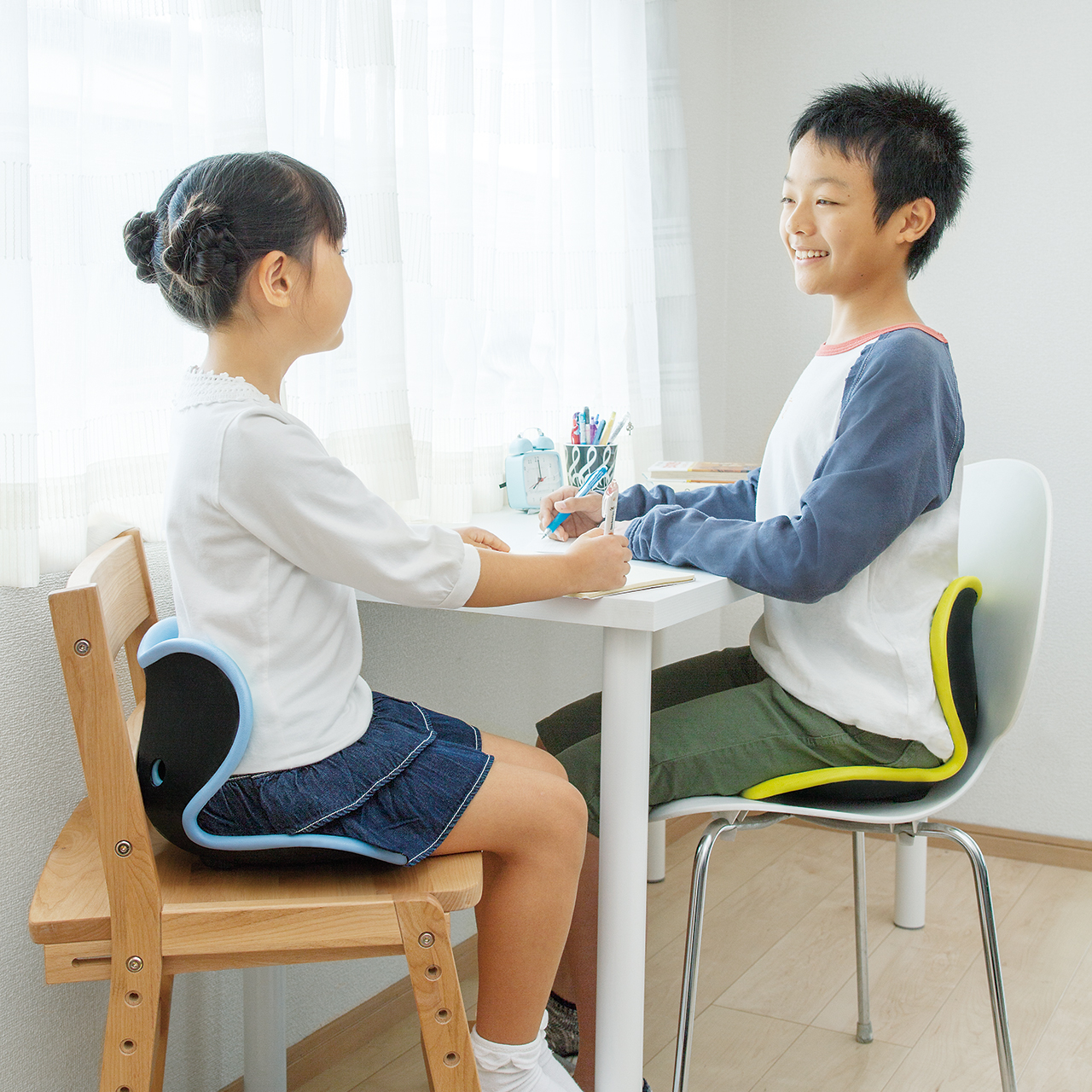 [挺拔身姿从小培养]日本style kids 儿童学生坐姿调整椅 矫姿坐垫