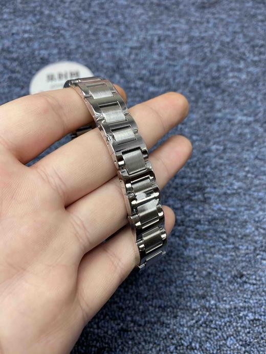 【钻圈款】独家订制高版本 卡地亚蓝气球系列 中号33mm女士腕表，双排钻圈款✨贝母盘，鱼眼蓝宝石镜面，瑞士石英机芯 商品图6