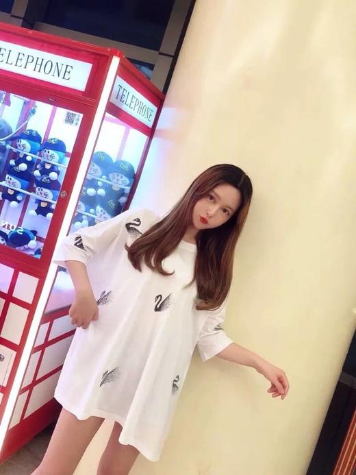 点此购买 满印施华洛世奇水钻天鹅短袖T恤 ks138057 商品图4