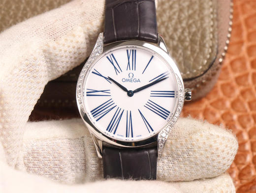 WWF欧mi茄碟飞系列，正品开模保证所有细节复原正品，所有配件%100与正品通用，美洲鳄鱼皮带，瑞士原装机芯，施华诺钻石，女士腕表，皮表带，石英机芯，密底。 商品图0