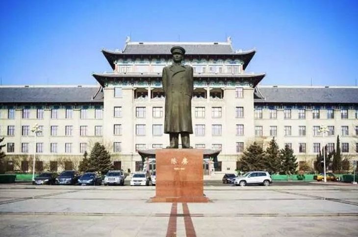 哈尔滨烈士陵园 纪念碑与纪念设施
