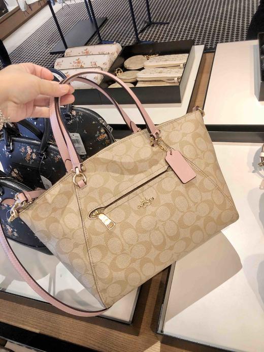 Coach樱花粉拼老花中号全皮饺子包 商品图1