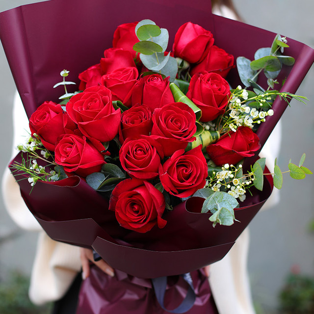 花语:在这个季节,将我对你的深切的爱,对你深深的眷恋,而11朵玫瑰