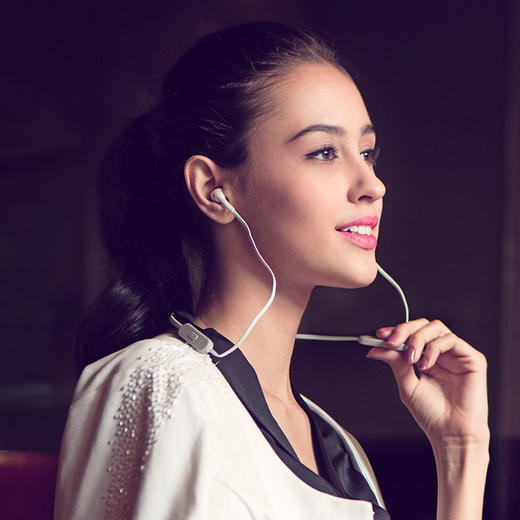 JBL TUNE205BT无线蓝牙半入耳式运动耳机 商品图5