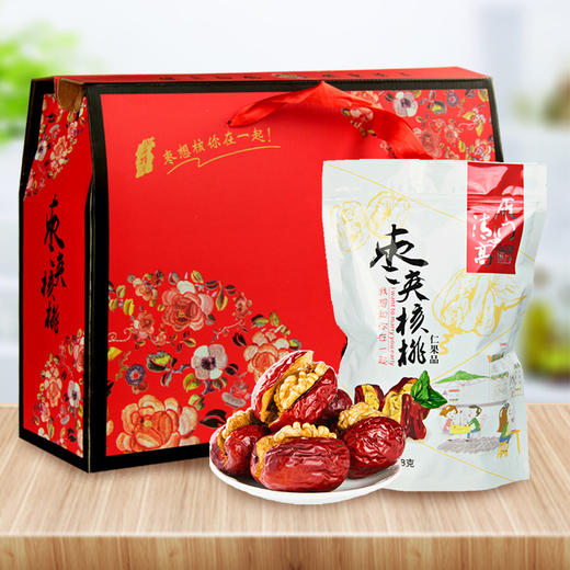 【清高食坊】雁门清高红枣夹核桃礼盒新疆和田大枣加核桃无核大枣774g 商品图1