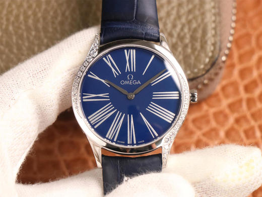 WWF欧mi茄碟飞系列，正品开模保证所有细节复原正品，所有配件%100与正品通用，美洲鳄鱼皮带，瑞士原装机芯，施华诺钻石，女士腕表，皮表带，石英机芯，密底。 商品图0