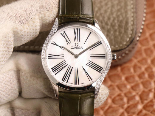 WWF欧mi茄碟飞系列，正品开模保证所有细节复原正品，所有配件%100与正品通用，美洲鳄鱼皮带，瑞士原装机芯，施华诺钻石，女士腕表，皮表带，石英机芯，密底。 商品图0