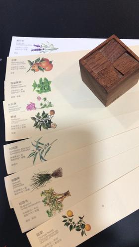 爱意满满：这是一位客户她去年收集的香气觉醒卡