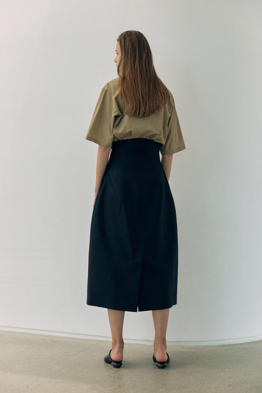Low Classic 20SS 黑蓝色弧线剪裁半裙 商品图4