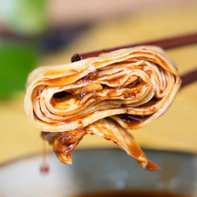 比肉还好吃，比蔬菜更有营养，400多年传统手作，“素食之王”云南石屏豆皮！