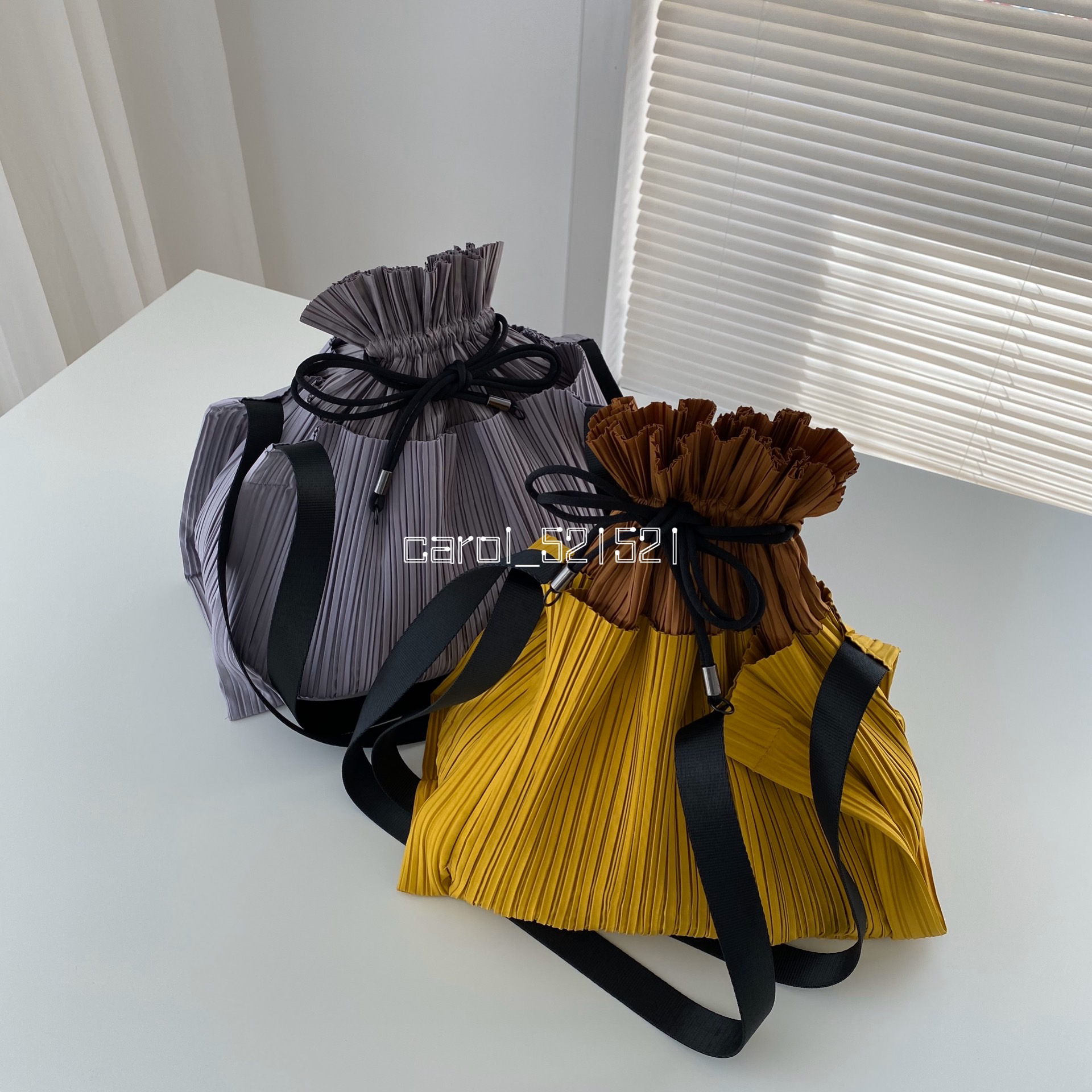 issey miyake 三宅一生褶皱包 专柜:￥1900.00