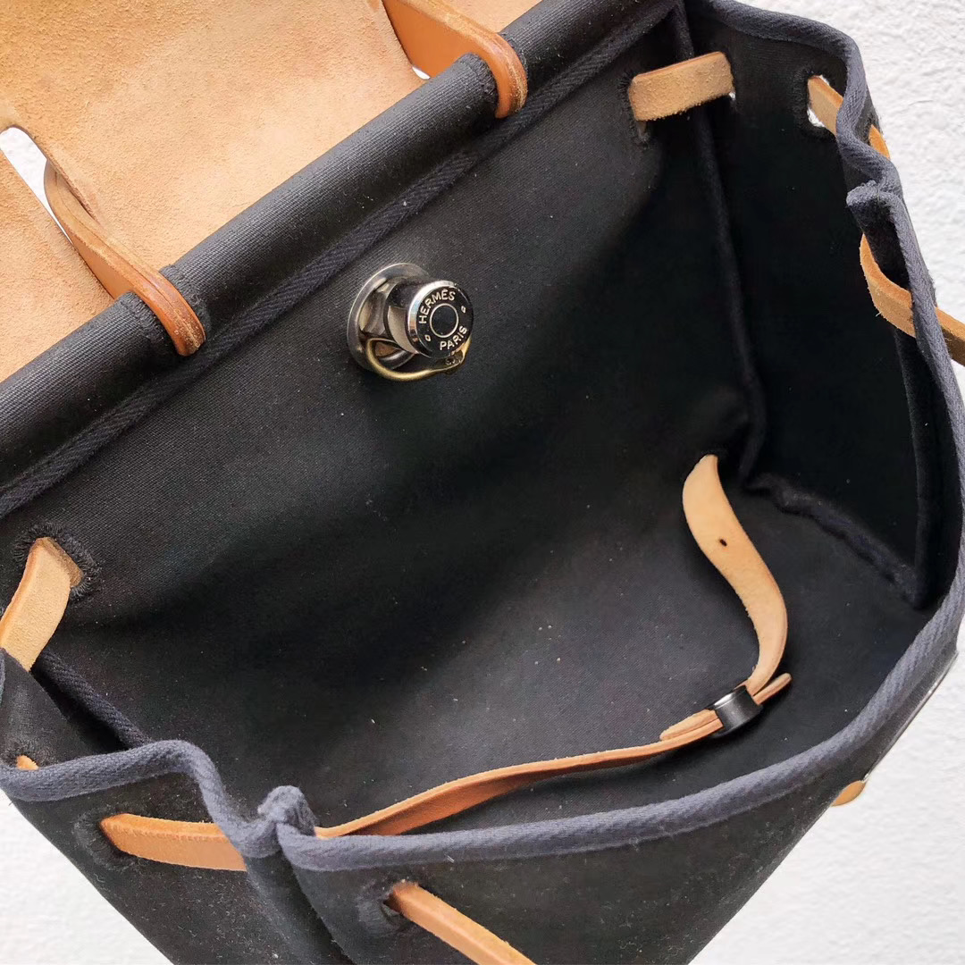 hermes爱马仕 herbag31黑色帆布双肩包