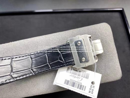 V6 卡地亚山度士桑托斯100周年！2824机芯，42mm，一款深得正品精髓的腕表！真心美呆了，亲，认准细节，把头的蓝色水晶是人工镶嵌的，不是用胶水粘的，水晶颜色深蓝色，不是浅蓝色，圈口8个螺丝均是可 商品图7