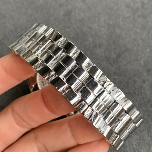 萧邦快乐钻钢带版 肖邦HAPPY DIAMONDS 表盘尺寸36mm 七钻设计 搭载2892自动机械机芯 商品图5
