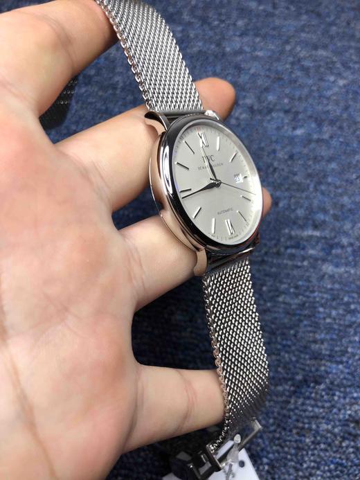 IWC万国MKS柏涛菲诺：一表一号 经典名作万国波涛菲诺系列腕表，简约而不简单，从容睿智，造就非凡经典。
【表壳】腕表尺寸40X9.3mm 商品图2
