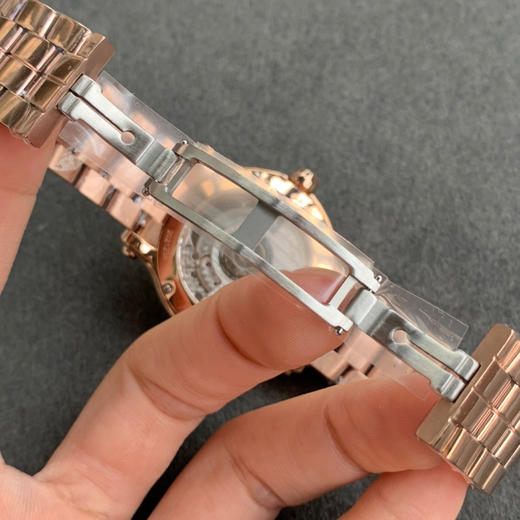 萧邦快乐钻钢带版 肖邦HAPPY DIAMONDS 表盘尺寸36mm 七钻设计 搭载2892自动机械机芯 商品图6