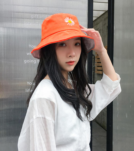 点此购买 权志龙同款小雏菊正反双面渔夫帽 零140171 商品图0