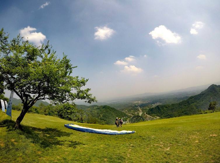 成都大坪滑翔伞基地 地址:成都市大邑县雾山乡大坪村16组212号