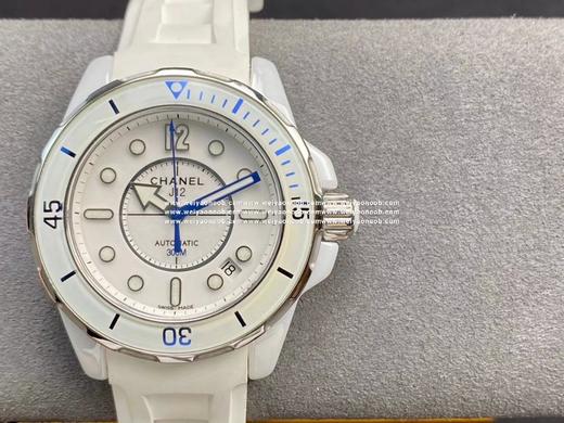 FR 香奈儿J12系列H2560腕表，38mm。率性登场【表壳】采用与原厂同样的高科技精密陶瓷打造。颜色，光泽和重量能百分百吻合原装。高科技陶瓷不仅质地轻，硬度高。还具有恒温的特性，可吸收人体体表温度 商品图3