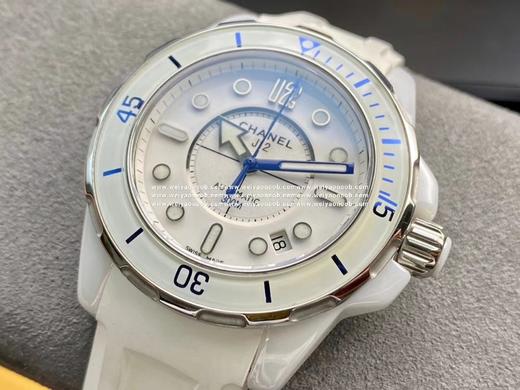 FR 香奈儿J12系列H2560腕表，38mm。率性登场【表壳】采用与原厂同样的高科技精密陶瓷打造。颜色，光泽和重量能百分百吻合原装。高科技陶瓷不仅质地轻，硬度高。还具有恒温的特性，可吸收人体体表温度 商品图2