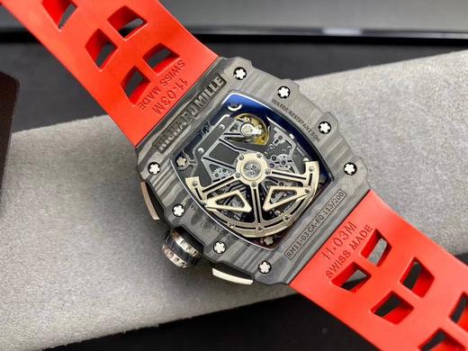 KV厂 升级版 理查德米尔RM011系列爆款.RM11绝对是让人耳目一新的一款杰作！1：表壳运用与正品一致的NTPT碳纤维特别材科！由多层平行细丝构成，细丝则由碳纤维分离到这些厚度然后经过特殊机器织成 商品图11