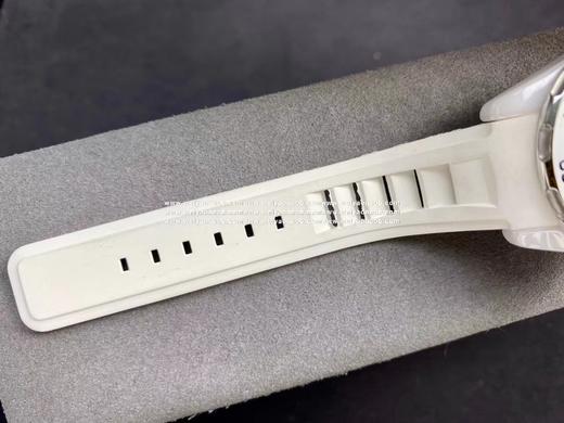 FR 香奈儿J12系列H2560腕表，38mm。率性登场【表壳】采用与原厂同样的高科技精密陶瓷打造。颜色，光泽和重量能百分百吻合原装。高科技陶瓷不仅质地轻，硬度高。还具有恒温的特性，可吸收人体体表温度 商品图6