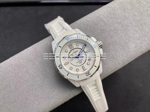 FR 香奈儿J12系列H2560腕表，38mm。率性登场【表壳】采用与原厂同样的高科技精密陶瓷打造。颜色，光泽和重量能百分百吻合原装。高科技陶瓷不仅质地轻，硬度高。还具有恒温的特性，可吸收人体体表温度 商品图0